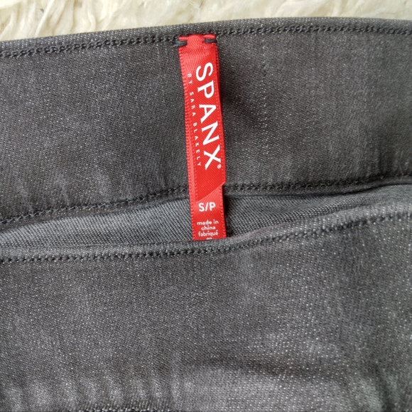SPANX Vintage Distressed Ankle Skinny Jeans in Vintage Black Size S - Picture 10 of 10